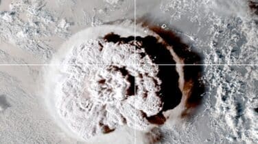 Las incógnitas de la erupción del volcán Hunga Tonga: ¿es responsable del calentamiento del Mediterráneo?