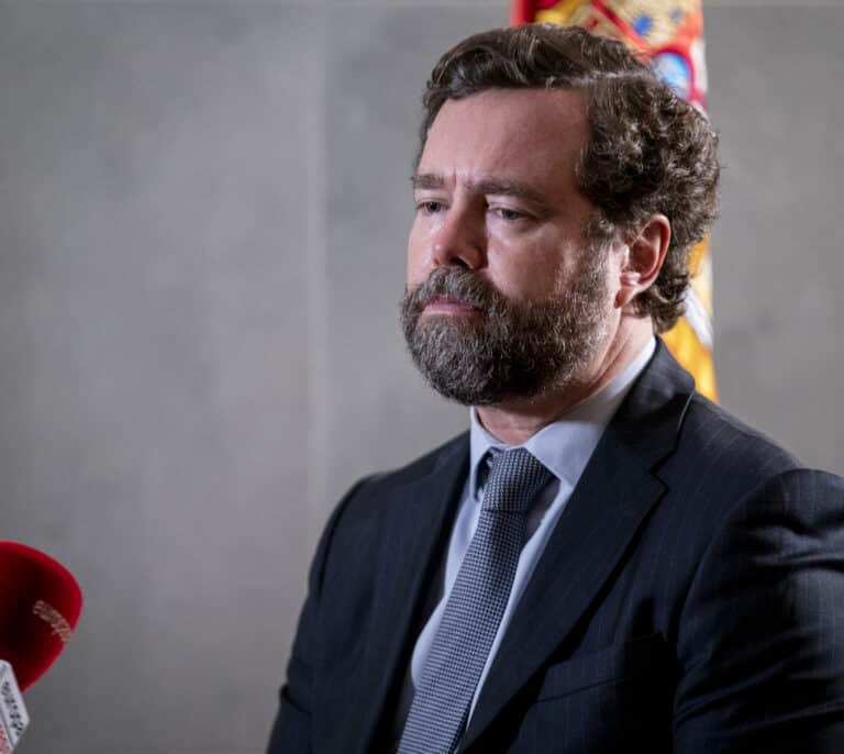 Vox ve difícil parar la crispación del Congreso por los diputados "radicales" con lenguaje y "vestimenta inapropiados"