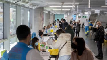 Sanidad reporta más de 300.000 casos durante el fin de semana y 235 fallecidos