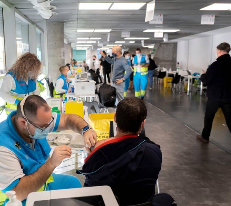 España suma 157.447 nuevos casos mientras baja levemente la presión hospitalaria