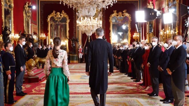 Los Reyes han ofrecido, en el Palacio Real, la recepción al #CuerpoDiplomático acreditado en España con motivo del nuevo año.Los Reyes han ofrecido, en el Palacio Real, la recepción al #CuerpoDiplomático acreditado en España con motivo del nuevo año.
