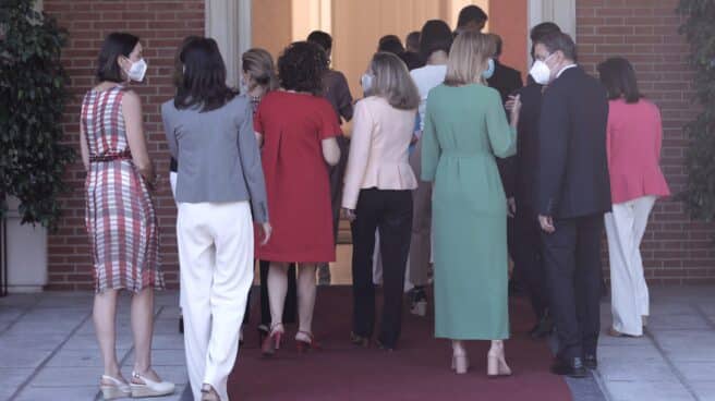 transparencia-tres-reclamaciones-dia-gobierno-2020 Los ministros de Pedro Sánchez, tras posar para una foto de familia en La Moncloa en julio pasado.