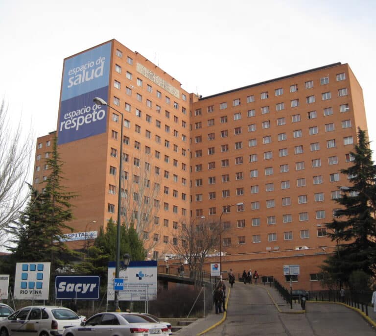 El Hospital Clínico de Valladolid  pide disculpas por no inscribir al bebé de una pareja de mujeres