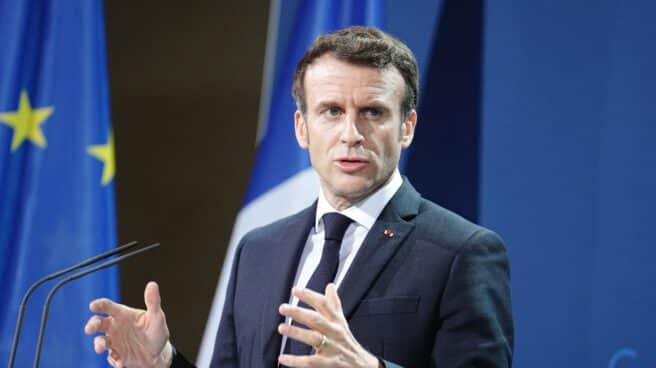 Macron se erige en el pacificador en la crisis de Ucrania El presidente francés, Emmanuel Macron, en la rueda de prensa con el canciller alemán, Olaf Scholz, en Berlín