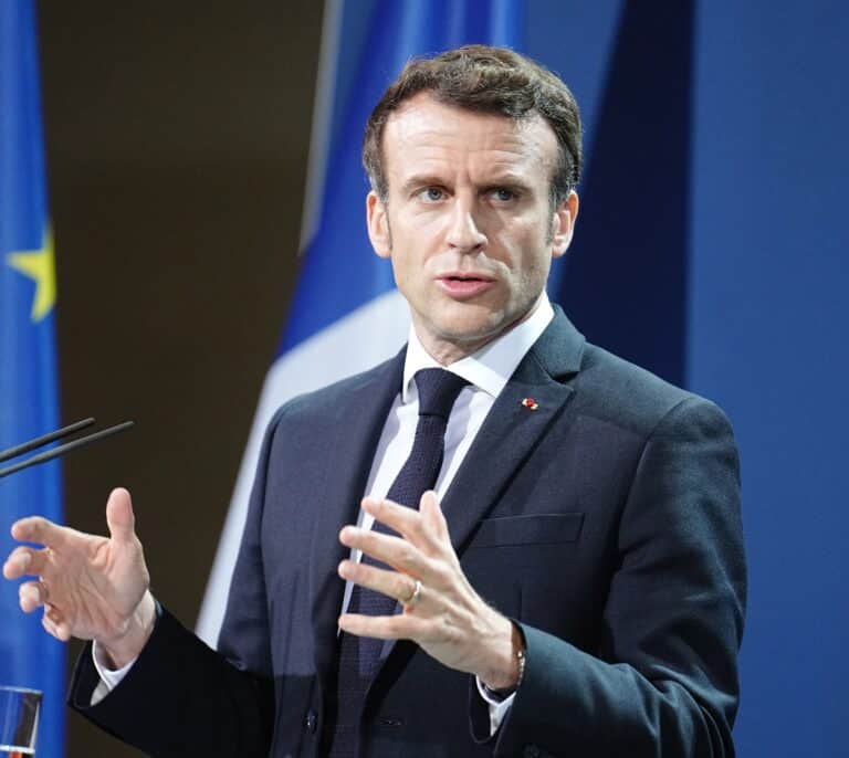 Macron se erige en el pacificador  de la crisis de Ucrania y tiende la mano a Putin