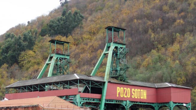 Exterior del Pozo Sotón, en Asturias. Exterior del Pozo Sotón, en Asturias.