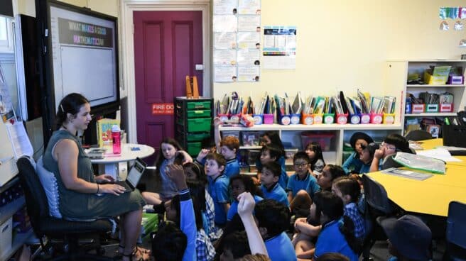 Empleo durante la pandemia Niños en una escuela infantil.