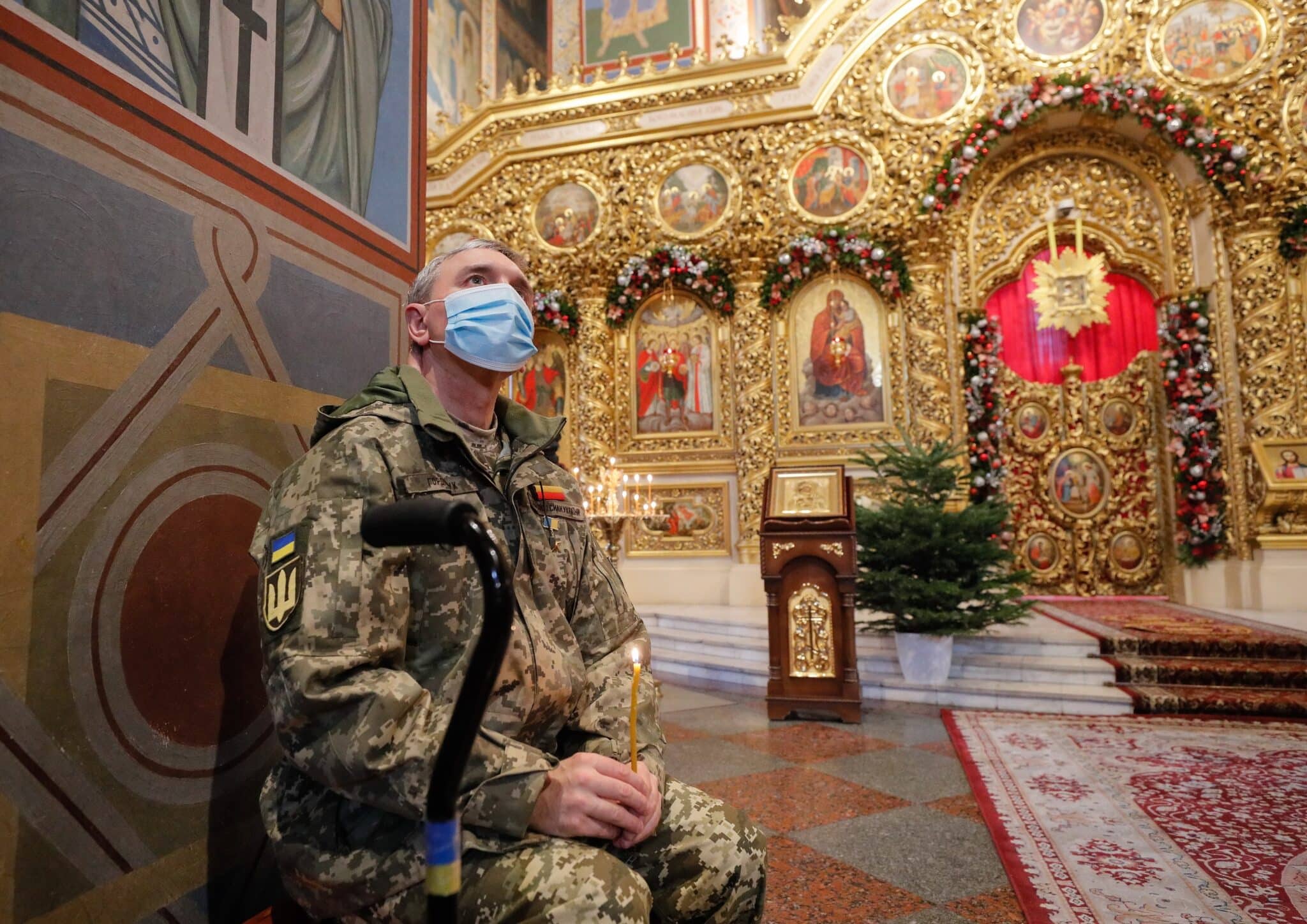 Un veterano ucraniano rinde homenaje a las víctimas del conflicto