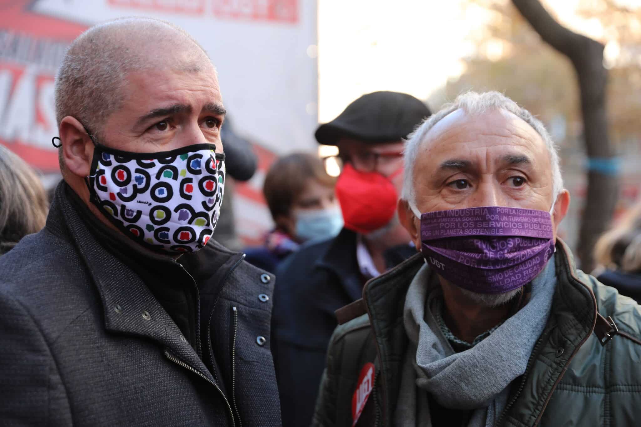 Los secretarios generales de CCOO, Unai Sordo (izquierda) y de UGT, Pepe Álvarez, en una concentración en Madrid en diciembre.