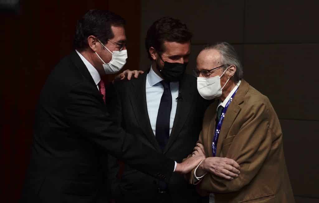 El presidente de la CEOE, Antonio Garamendi; el líder del PP, Pablo Casado; y el ex ministro del PP, Josep Piqué.