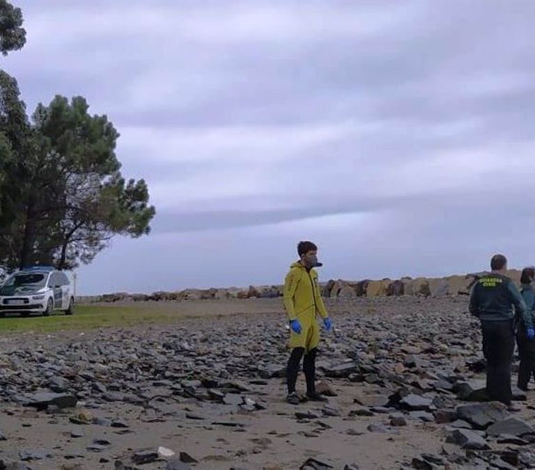 Fallece un hombre ahogado en Coaña cuando intentaba salvar a su perro del fuerte oleaje