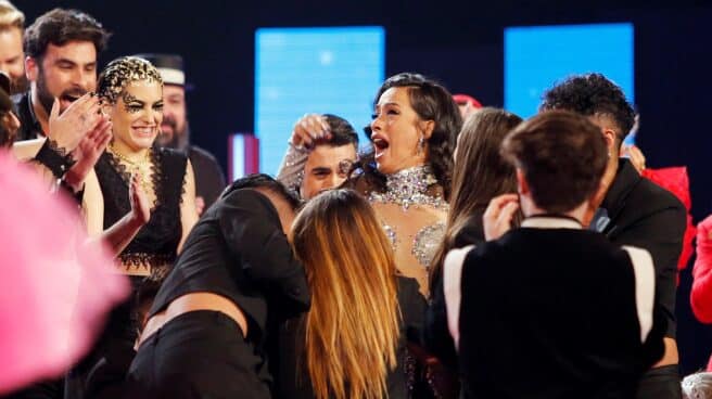 El contubernio de la teta y la muñeira La cantante Chanel (c) y su canción 'SloMo' representarán a España en Eurovisión 2022