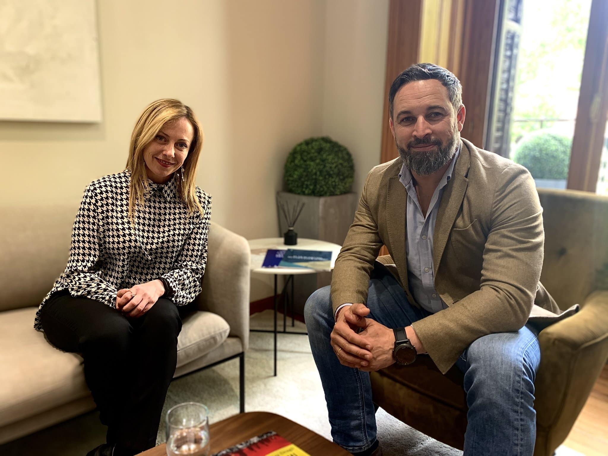 Giorgia Meloni y Santiago Abascal reunidos en Madrid, tras las elecciones del 4M.