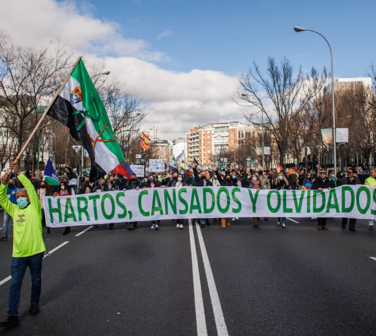 PACMA acusa al 'mundo rural' de culpar a la sociedad de su propio declive y de recibir "barbaridades" de dinero público