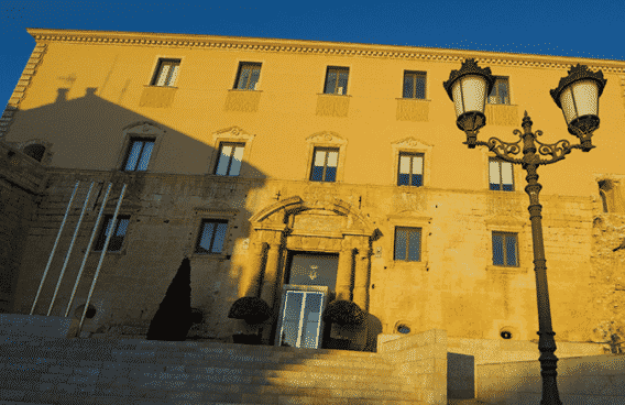 Fachada del Ayuntamiento de Torredembarra (Tarragona)