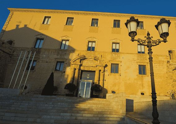Fachada del Ayuntamiento de Torredembarra (Tarragona)