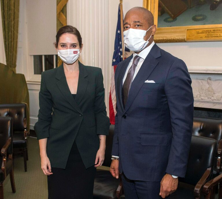 Ayuso viaja a Nueva York para tratar con el nuevo alcalde la gestión de la pandemia