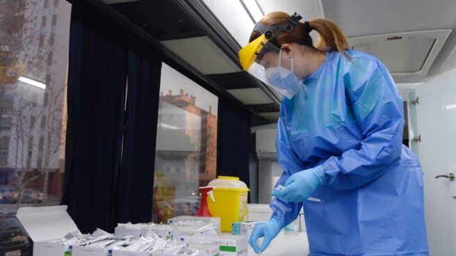 Unidades móvil de tests de antígenos en Valladolid Vista del interior de una de las doce unidades móviles que la Junta de Castilla y León ha contratado para hacer test de antígenos
