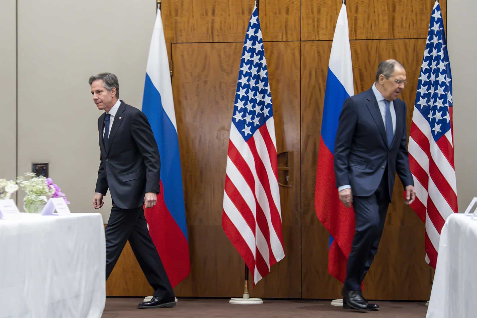 Anthony Blinken y Sergey Lavrov, antes de su reunión en Ginebra.