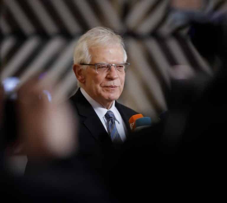 La UE no reducirá el personal de su embajada en Kiev y Borrell pide no dramatizar