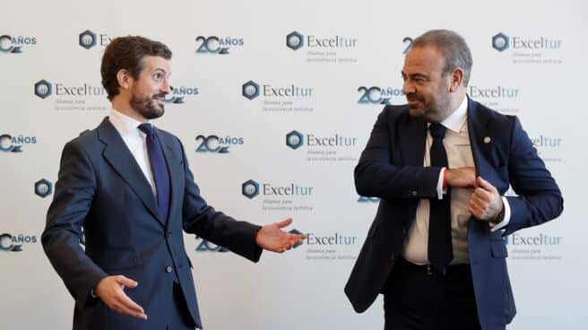 El presidente de Exceltur, Gabriel Escarrer (d) junto con el presidente del Partido Popular, Pablo Casado. El presidente de Exceltur, Gabriel Escarrer (d) junto con el presidente del Partido Popular, Pablo Casado.