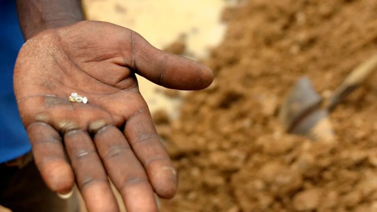 Investigado un español por traficar con diamantes de sangre de Sierra Leona