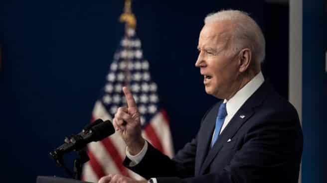 El presidente de EE.UU., Joe Biden, anuncia cómo la Ley de Infraestructura Bipartidista reconstruirá los puentes de América en el South Court Auditorium