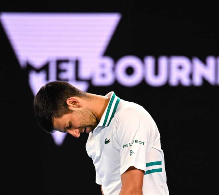 Djokovic se expone a unas pérdidas millonarias por no vacunarse
