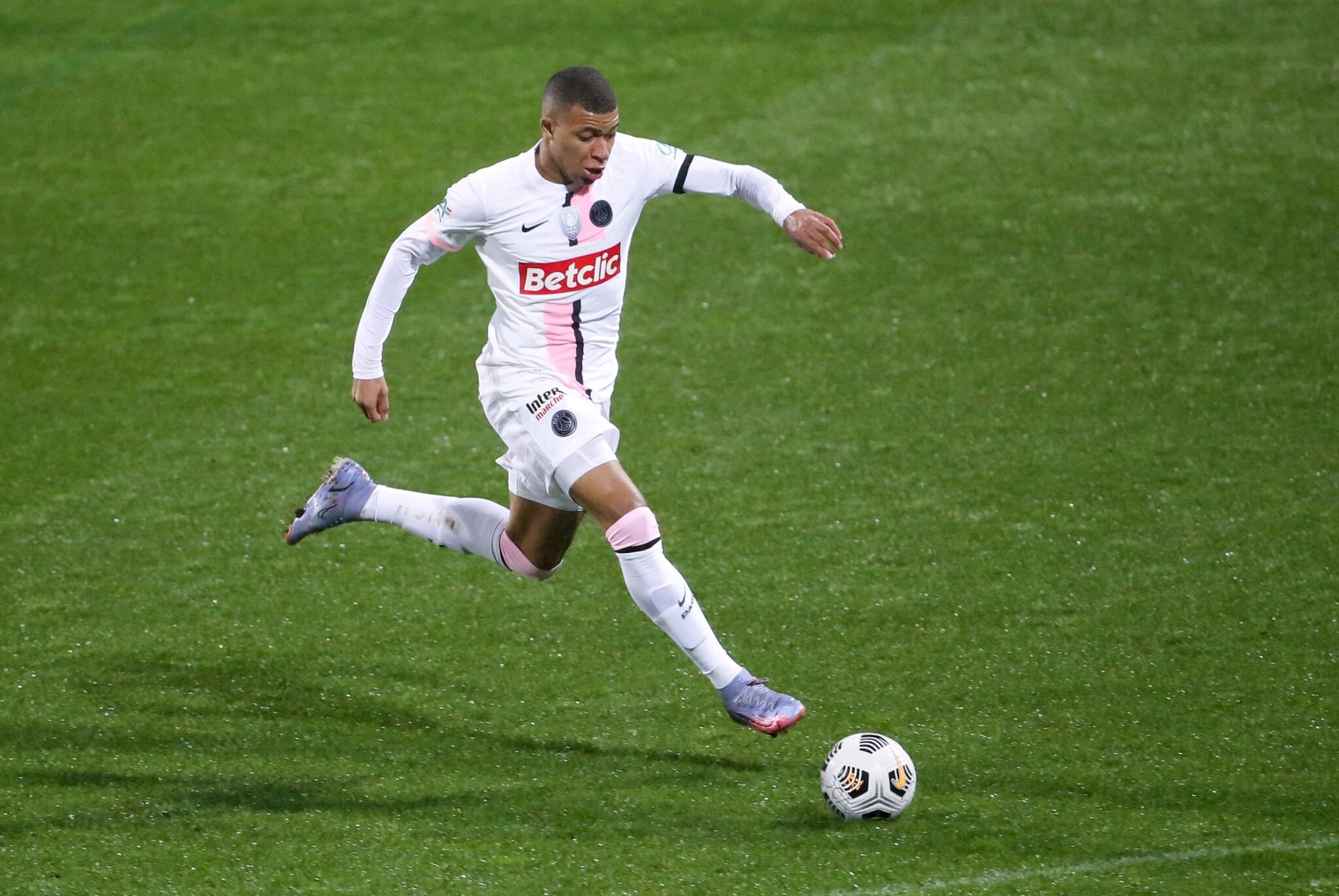 Kylian Mbappe en un partido de Copa de Francia con el PSG