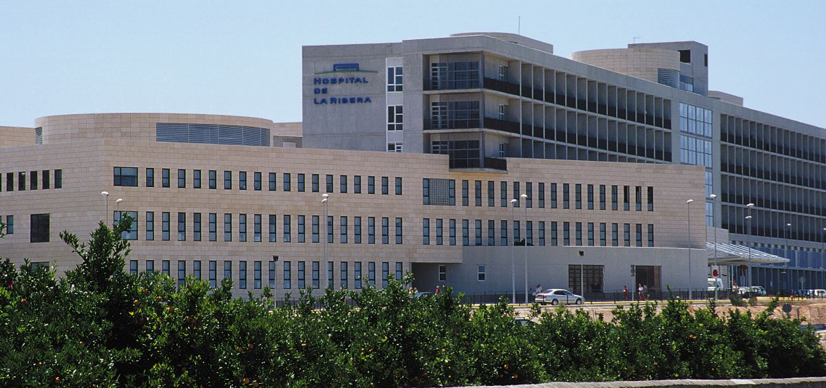 Fachada de Hospital Universitario de La Ribera.