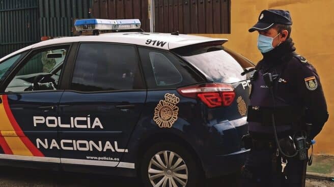 Agente de la Policía Nacional. Agente de la Policía Nacional.