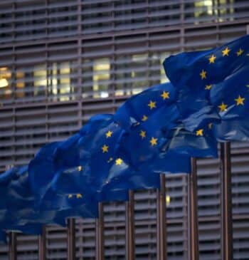 La Comisión Europea da luz verde a la adquisición de Warner Bros. [...]