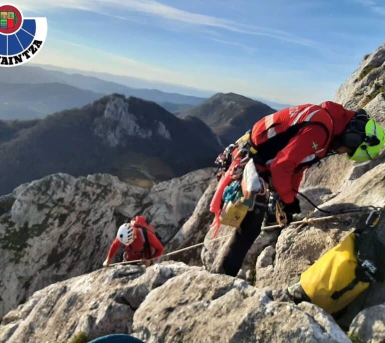 Rescatado este sábado un escalador que pasó la noche atrapado en una fisura en el monto Amboto