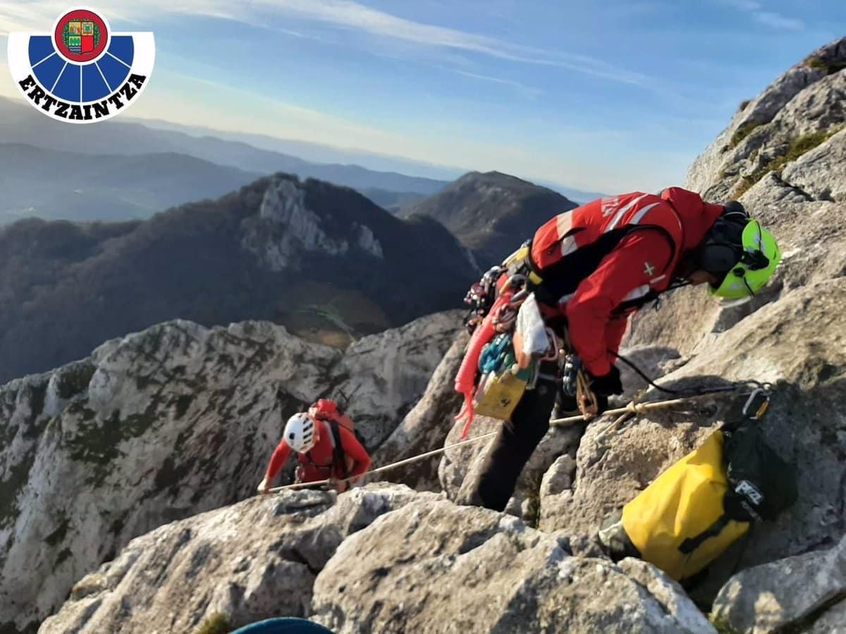 Rescate de un escalador en el Amboto