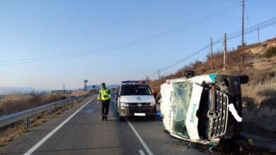 Fallece un hombre de 89 años al volcar la ambulancia en la que viajaba en la A-1234, Huesca