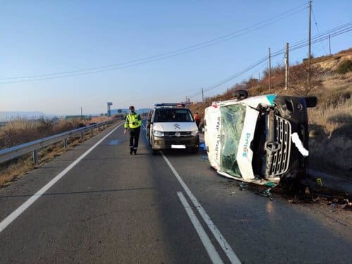 Fallece un hombre de 89 años al volcar la ambulancia en la que viajaba en la A-1234, Huesca