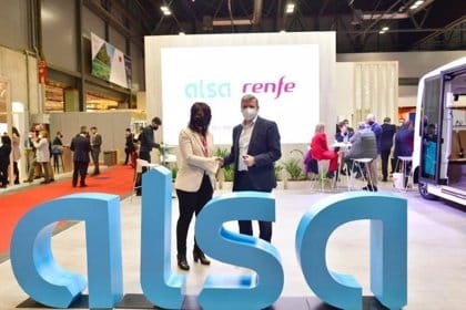 Representantes de Renfe y Alsa en Fitur