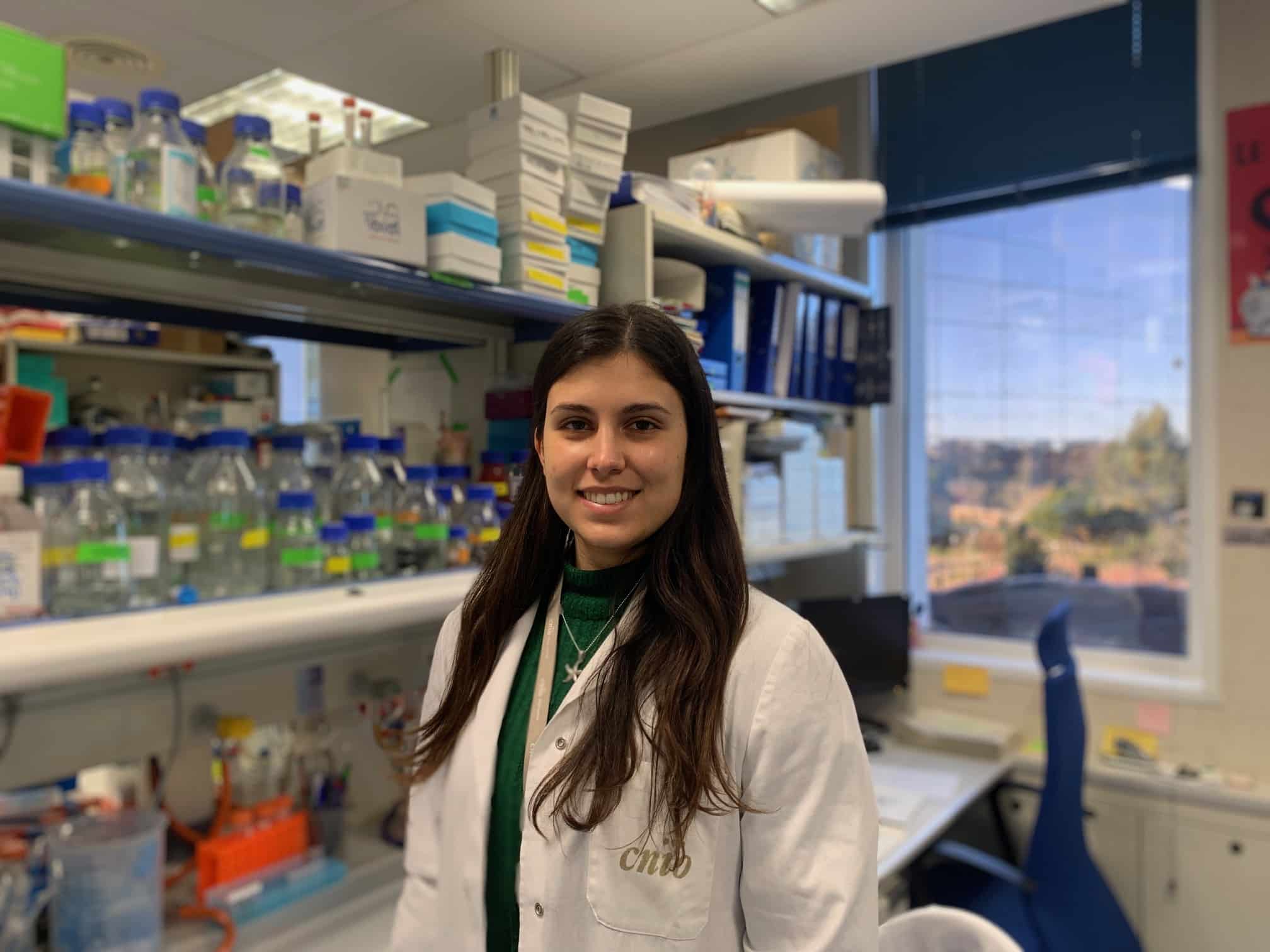 Gloria Bonel cursa un Doctorado en Biociencias Moleculares (Medicina), en el CNIO – Centro Nacional de Investigaciones Oncológicas.