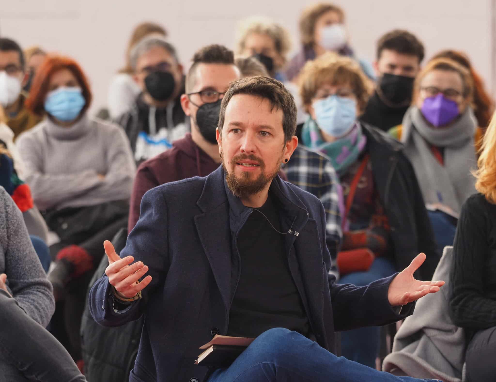 El ex vicepresidente del Gobierno, Pablo Iglesias, interviene en un coloquio junto a los candidatos de Unidas Podemos por Valladolid.