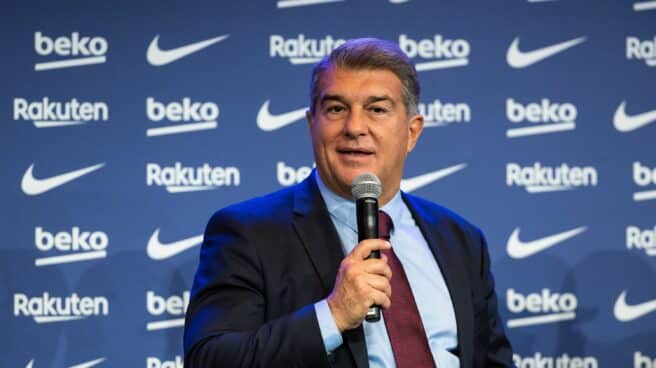 El presidente del Barcelona, Joan Laporta, en la presentación de Daniel Alves.