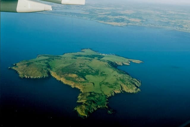 Imagen aérea de la isla de Lambay (Irlanda)