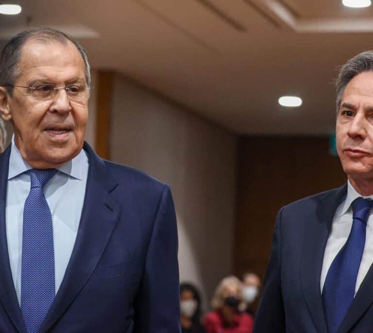 Lavrov insiste en que la paz pasa por la renuncia de Ucrania a la OTAN