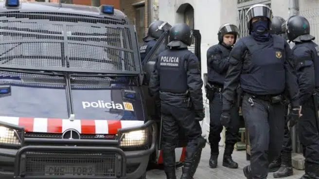 Los Mossos no encuentran dentro del inmueble al presunto autor de los tiros en Barcelona