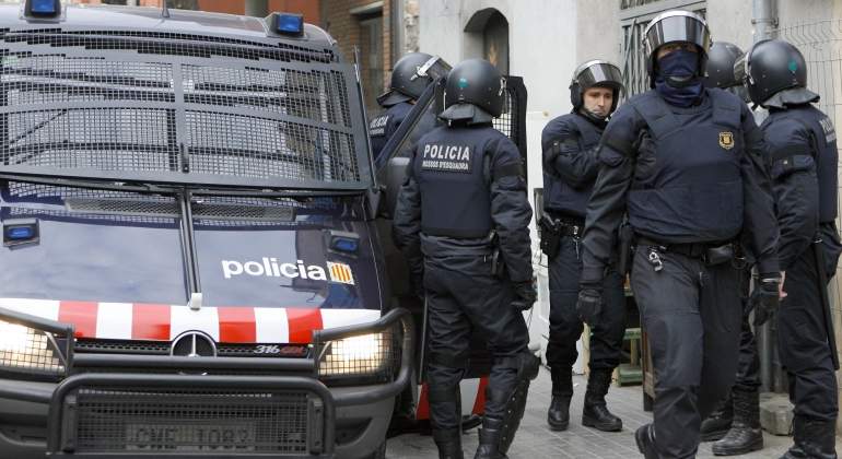 Los Mossos no encuentran dentro del inmueble al presunto autor de los tiros en Barcelona
