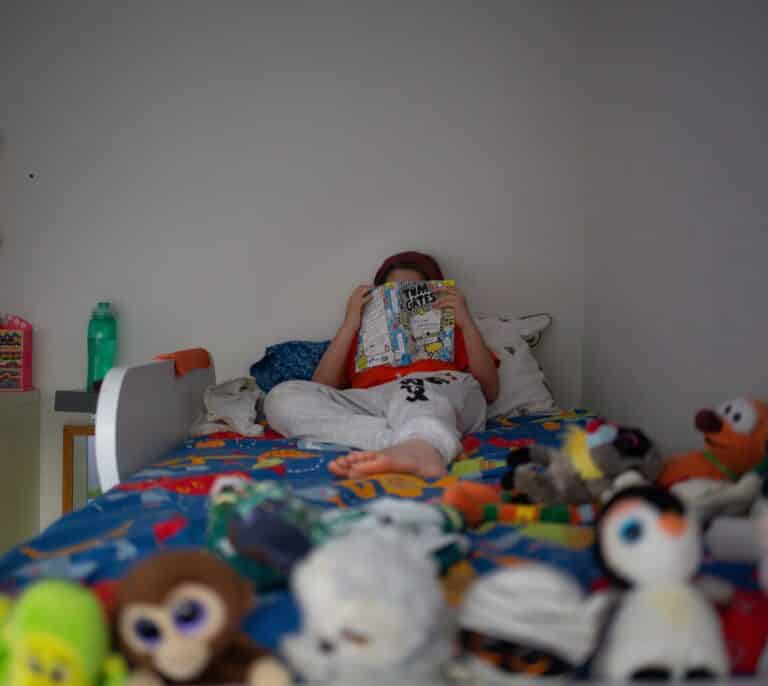 Por qué es tan difícil adoptar a un niño en España