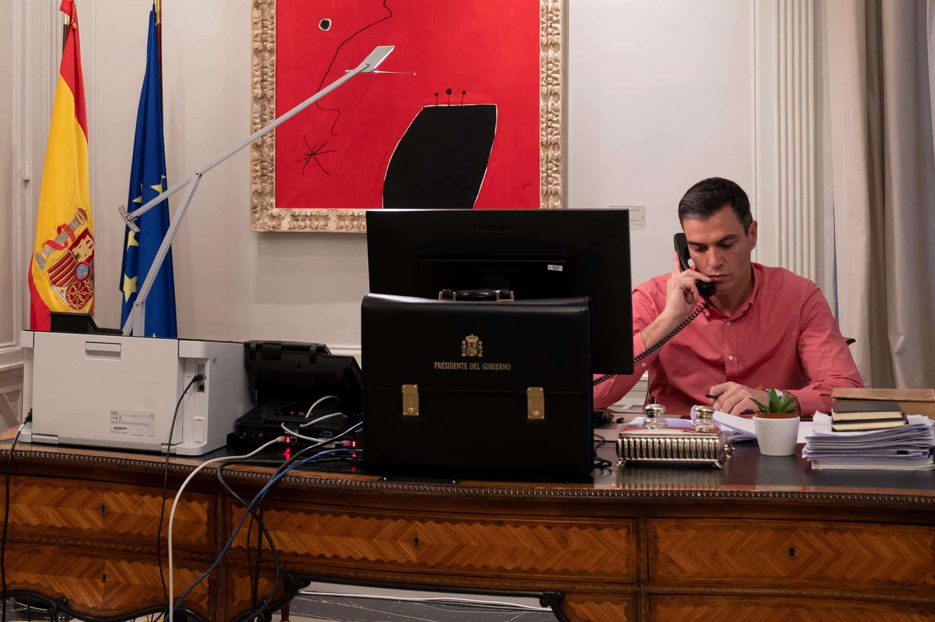 Pedro Sánchez, en su despacho de Moncloa.