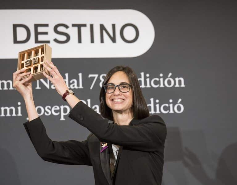 La periodista Inés Martín gana el Premio Nadal con la novela 'Las formas del querer'