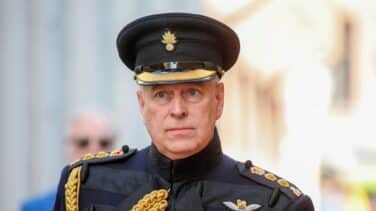 Isabel II despoja al príncipe Andrés de sus títulos militares y de los patronatos reales