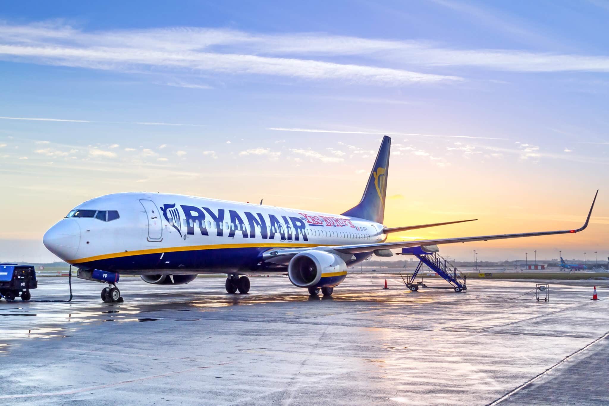 Avión de Ryanair en un aeropuerto