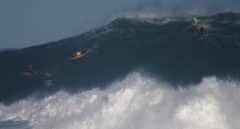 Surfeando olas gigantes en Santander